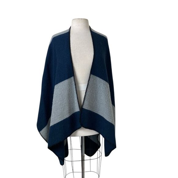 Modena Cape Fleece w/ Aztec , Southwestern style design Blue /Gray - Picture 3 of 5